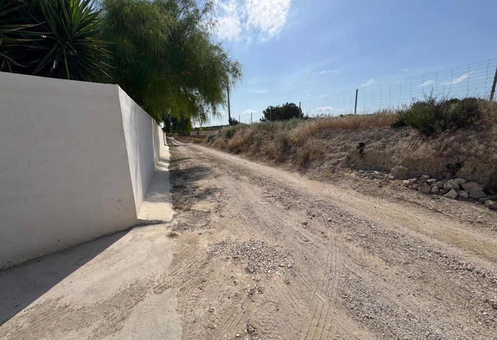 Chalet de 4 habitaciones en La Marina del Pinet en venta con garaje - 305.000 € (Ref: 9895222)