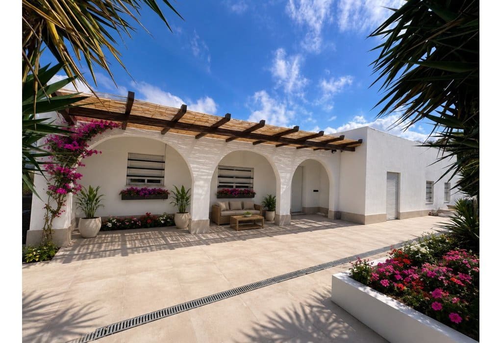4 soverom Villa til salgs i La Marina del Pinet med garasje - € 305 000 (Ref: 9895222)