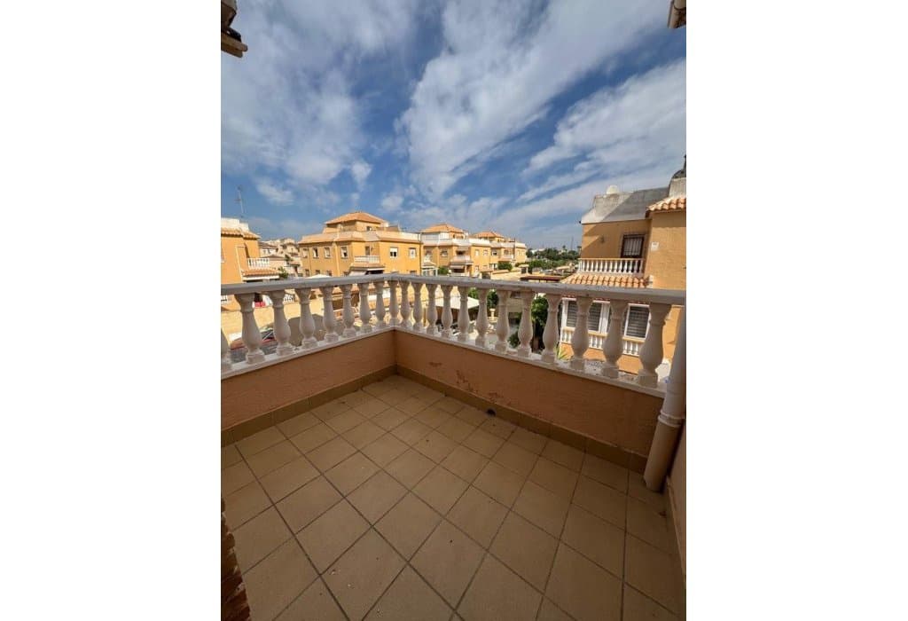 3 camera da letto Casa in vendita in Dona Pepa con piscina garage - 240.000 € (Rif: 9958330)