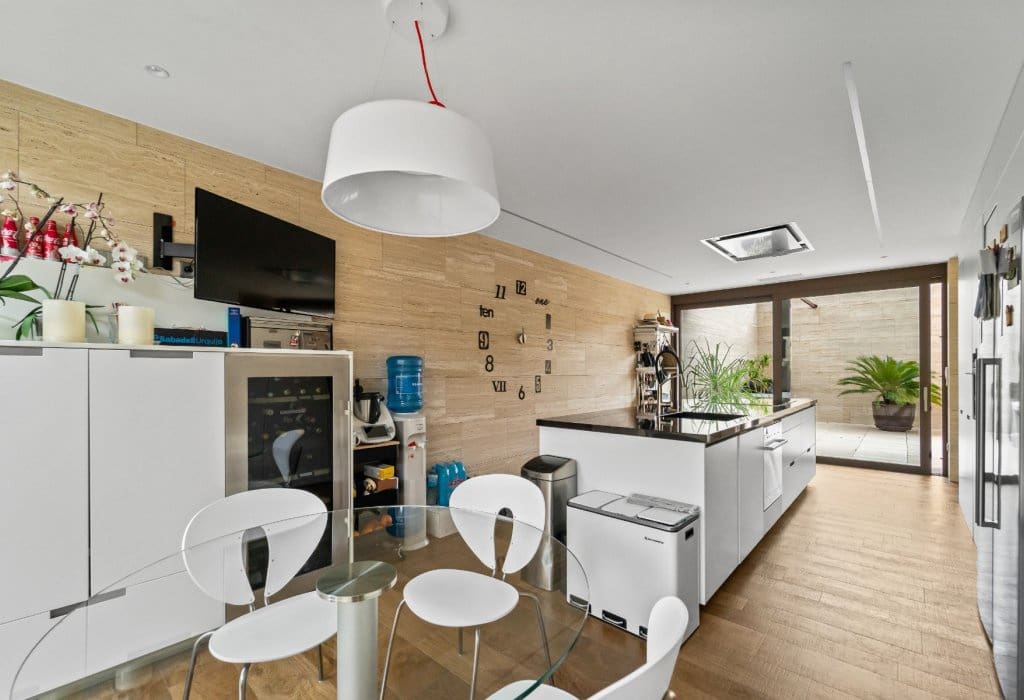 4 bedroom Villa for sale in Novelda with pool garage - € 995,000 (Ref: 9976100)