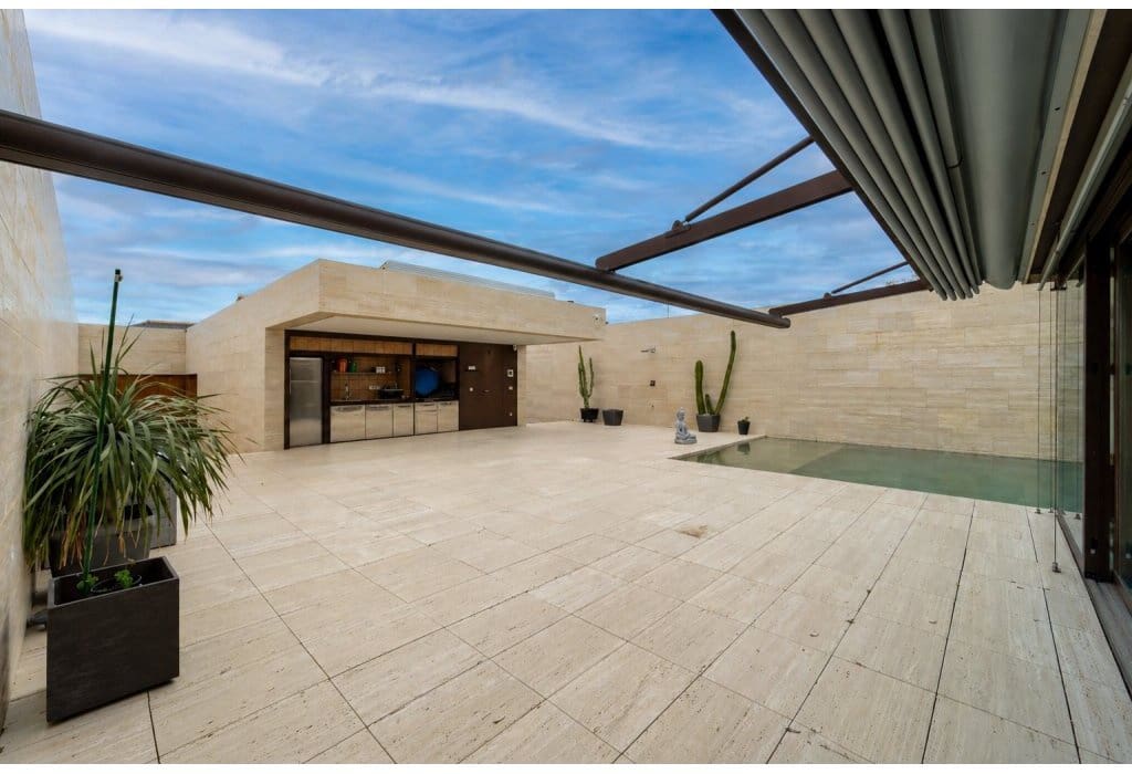 4 bedroom Villa for sale in Novelda with pool garage - € 995,000 (Ref: 9976100)