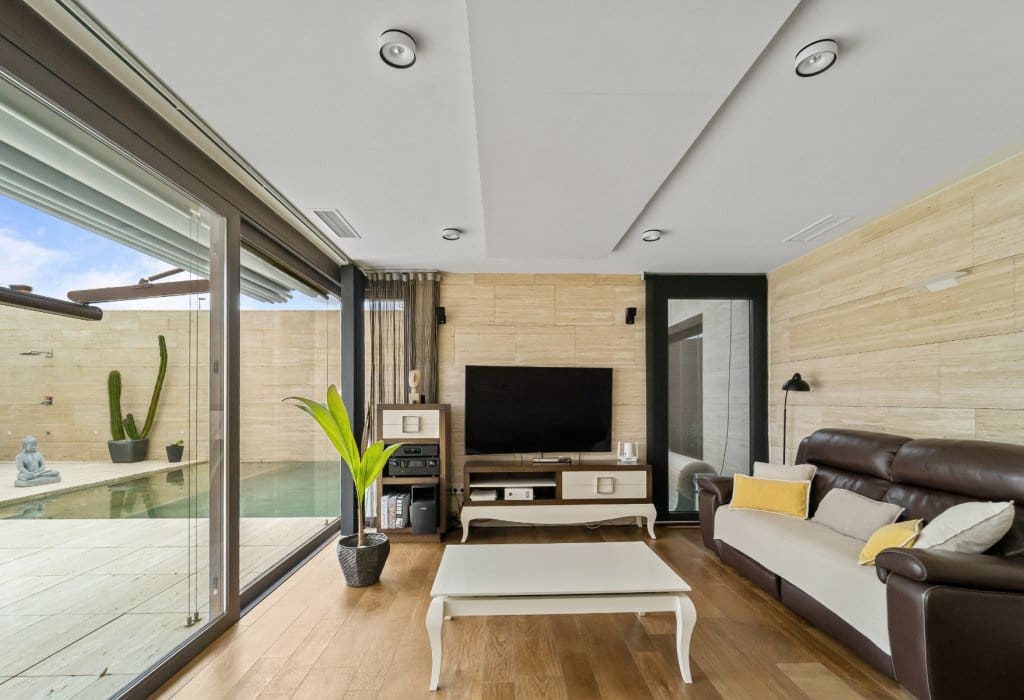 4 bedroom Villa for sale in Novelda with pool garage - € 995,000 (Ref: 9976100)