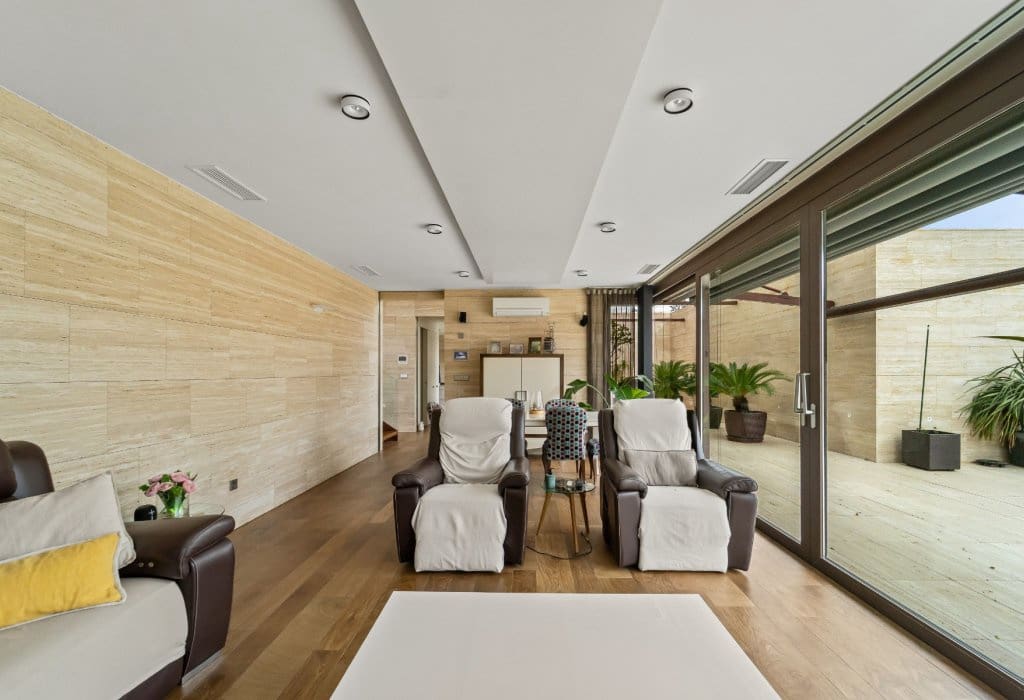 4 bedroom Villa for sale in Novelda with pool garage - € 995,000 (Ref: 9976100)
