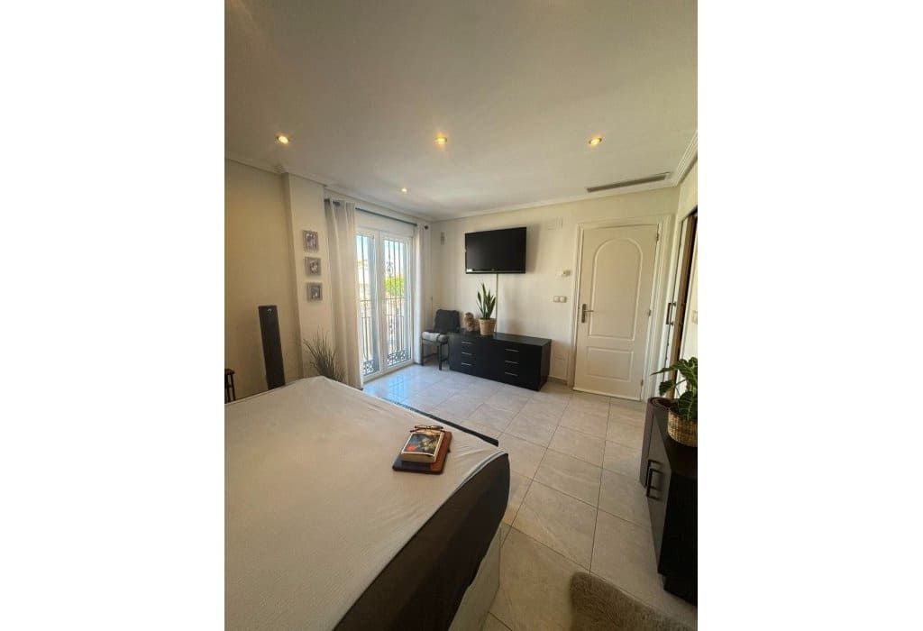 4 slaapkamer Villa te koop in San Fulgencio met zwembad garage - € 465.000 (Ref: 9983821)