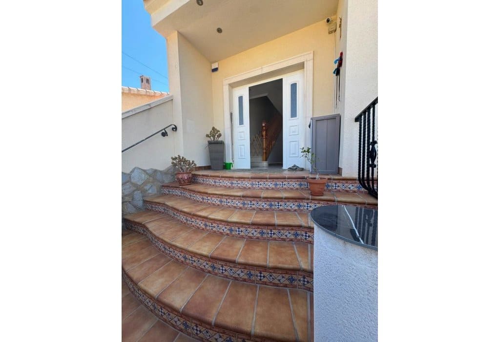 4 slaapkamer Villa te koop in San Fulgencio met zwembad garage - € 465.000 (Ref: 9983821)