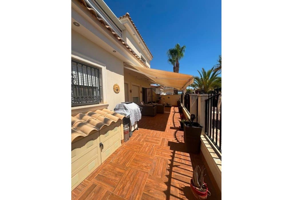 4 slaapkamer Villa te koop in San Fulgencio met zwembad garage - € 465.000 (Ref: 9983821)