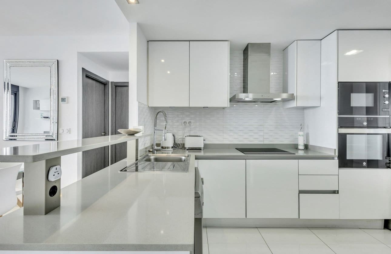 3 bedroom Apartment for sale in Punta Prima with pool garage - € 550,000 (Ref: 10017748)