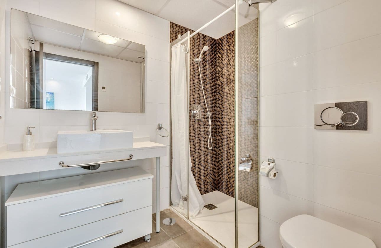 3 bedroom Apartment for sale in Punta Prima with pool garage - € 550,000 (Ref: 10017748)