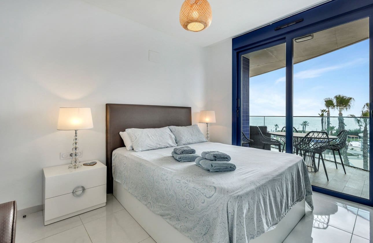 3 bedroom Apartment for sale in Punta Prima with pool garage - € 550,000 (Ref: 10017748)