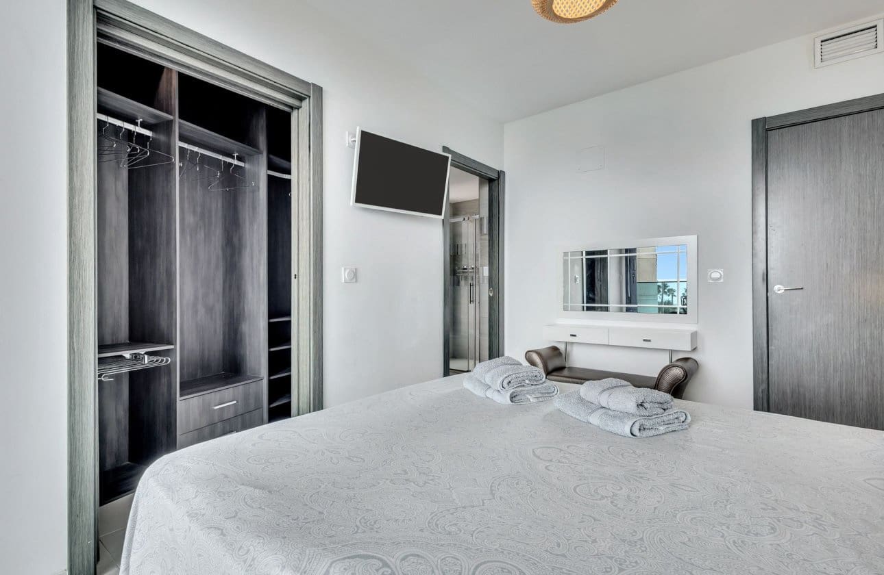 3 bedroom Apartment for sale in Punta Prima with pool garage - € 550,000 (Ref: 10017748)