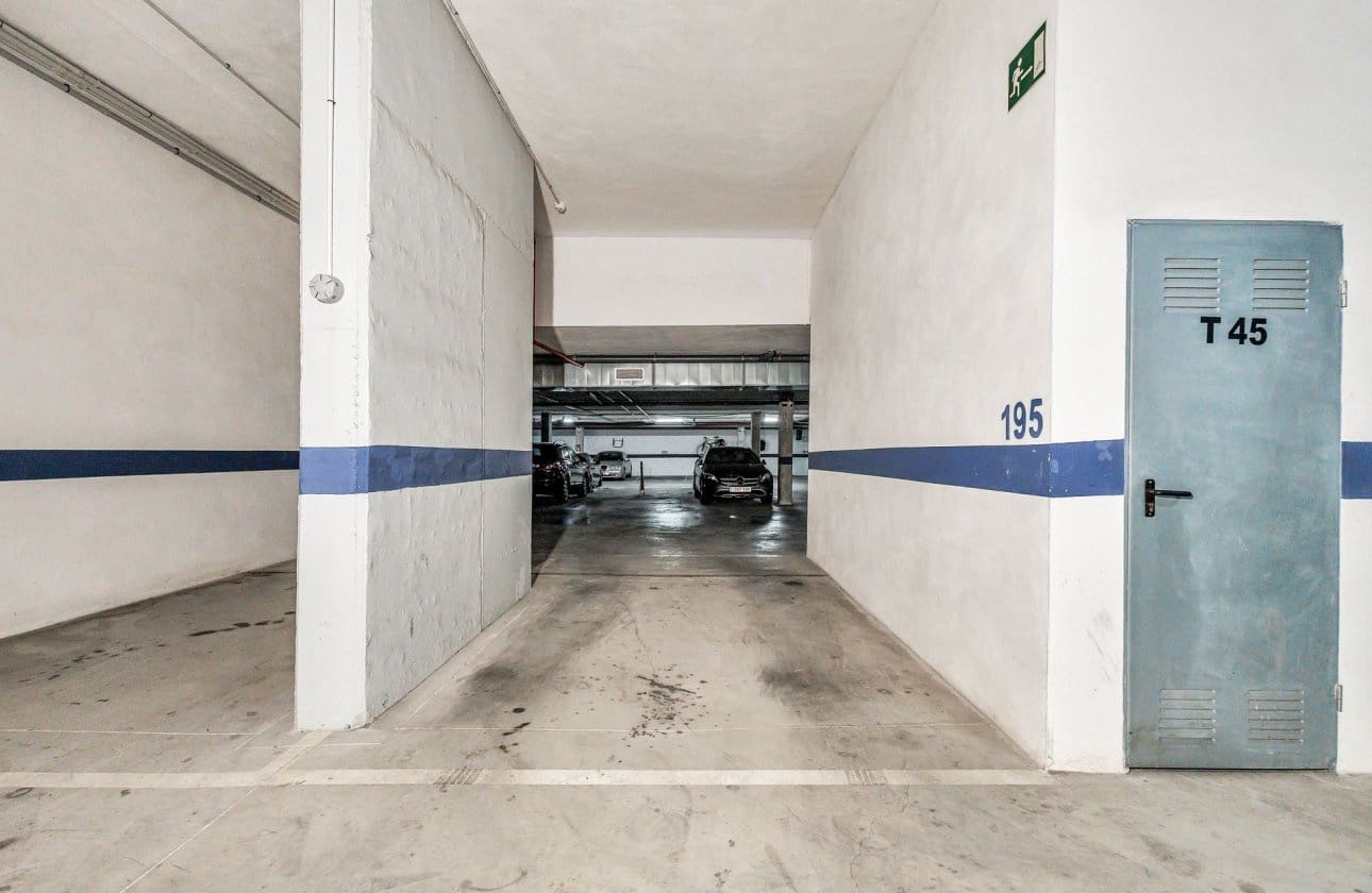 3 bedroom Apartment for sale in Punta Prima with pool garage - € 550,000 (Ref: 10017748)