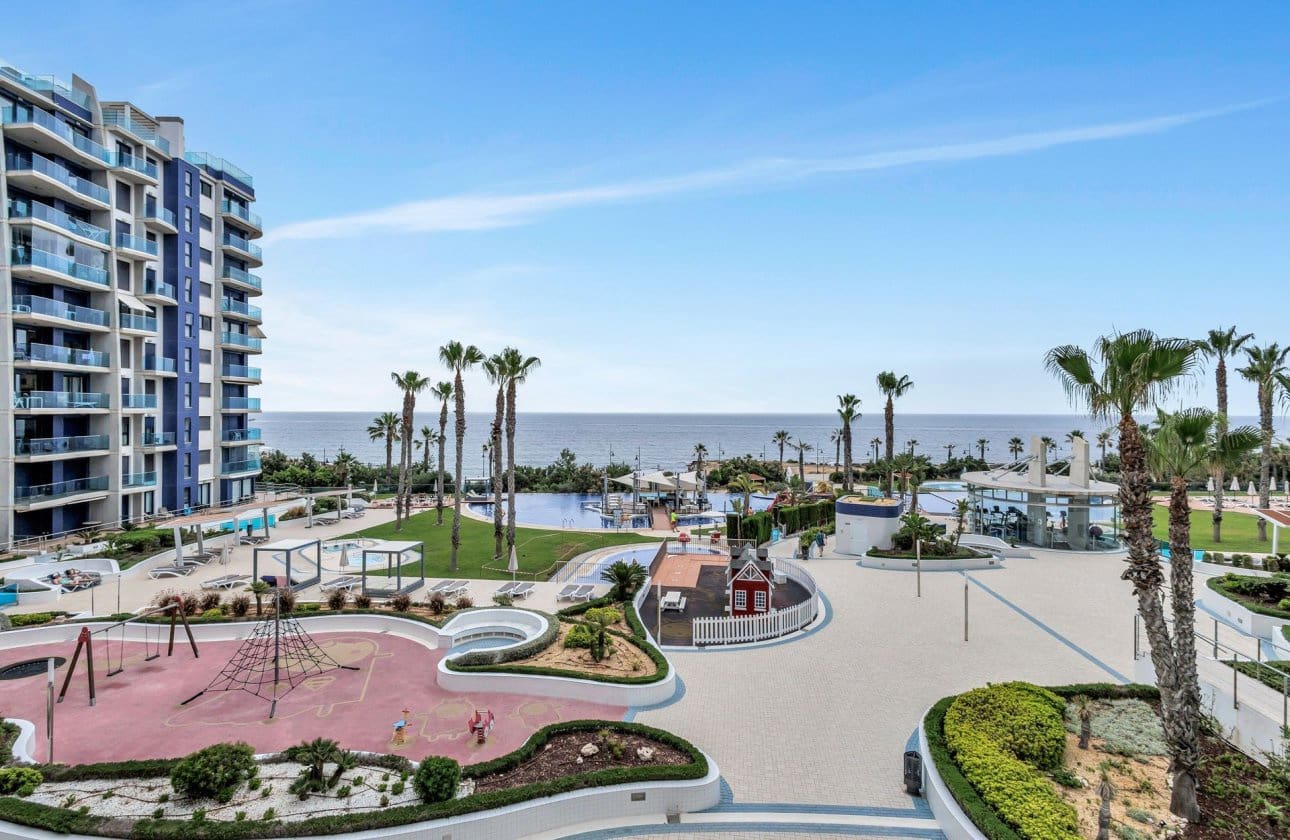 3 bedroom Apartment for sale in Punta Prima with pool garage - € 550,000 (Ref: 10017748)