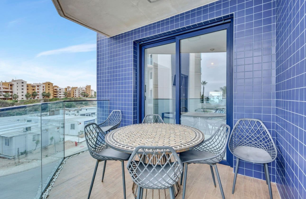 3 bedroom Apartment for sale in Punta Prima with pool garage - € 550,000 (Ref: 10017748)