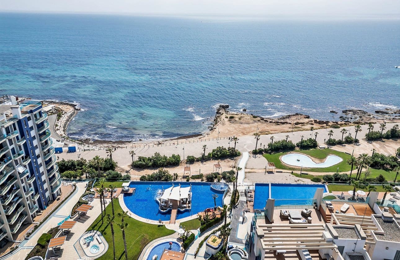 3 bedroom Apartment for sale in Punta Prima with pool garage - € 550,000 (Ref: 10017748)