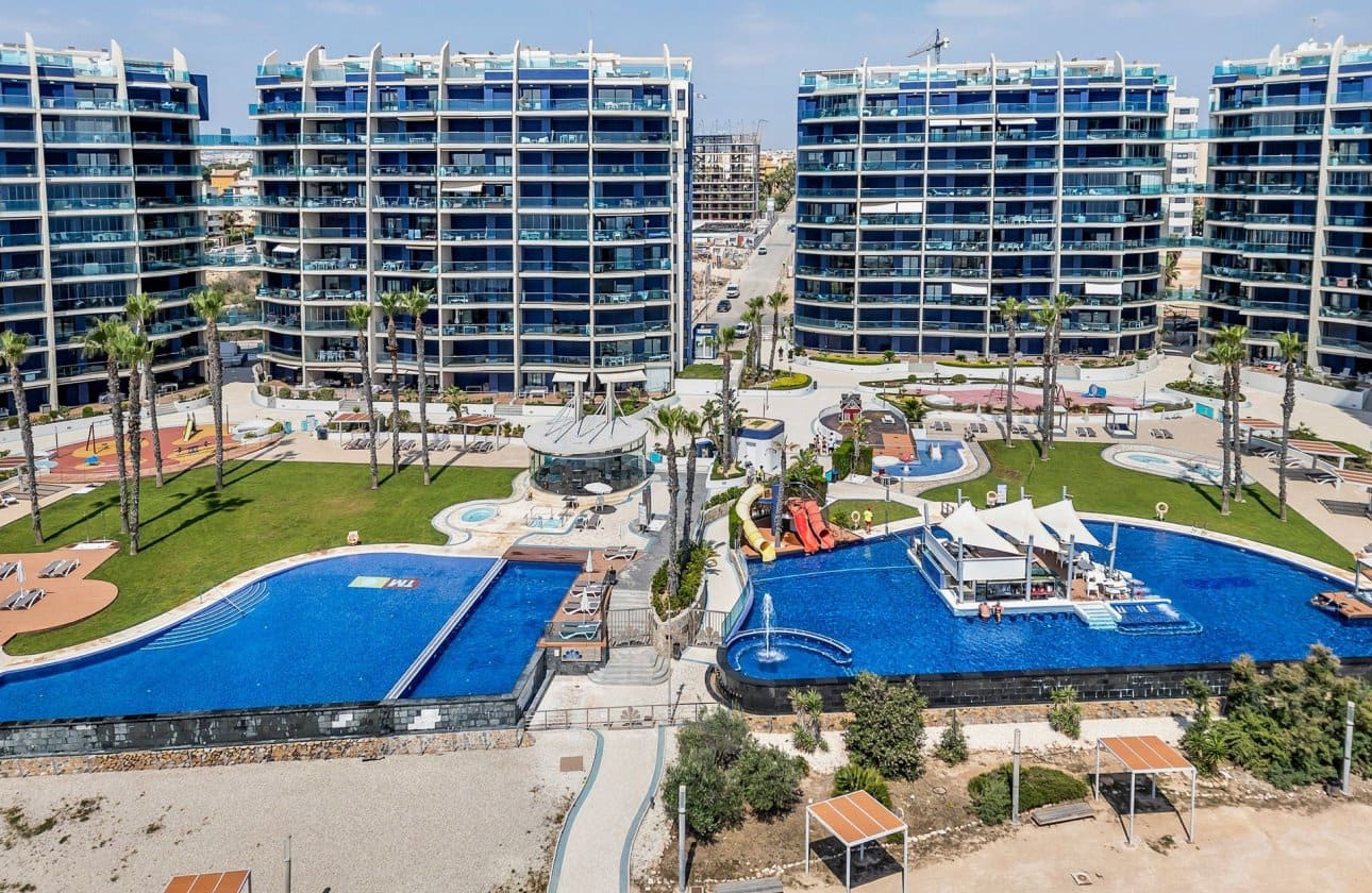 3 bedroom Apartment for sale in Punta Prima with pool garage - € 550,000 (Ref: 10017748)