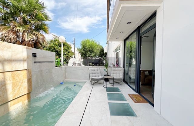 3 slaapkamer Huis te koop in Nueva Torrevieja, Torrevieja met zwembad - € 539.000 (Ref: 10031574)