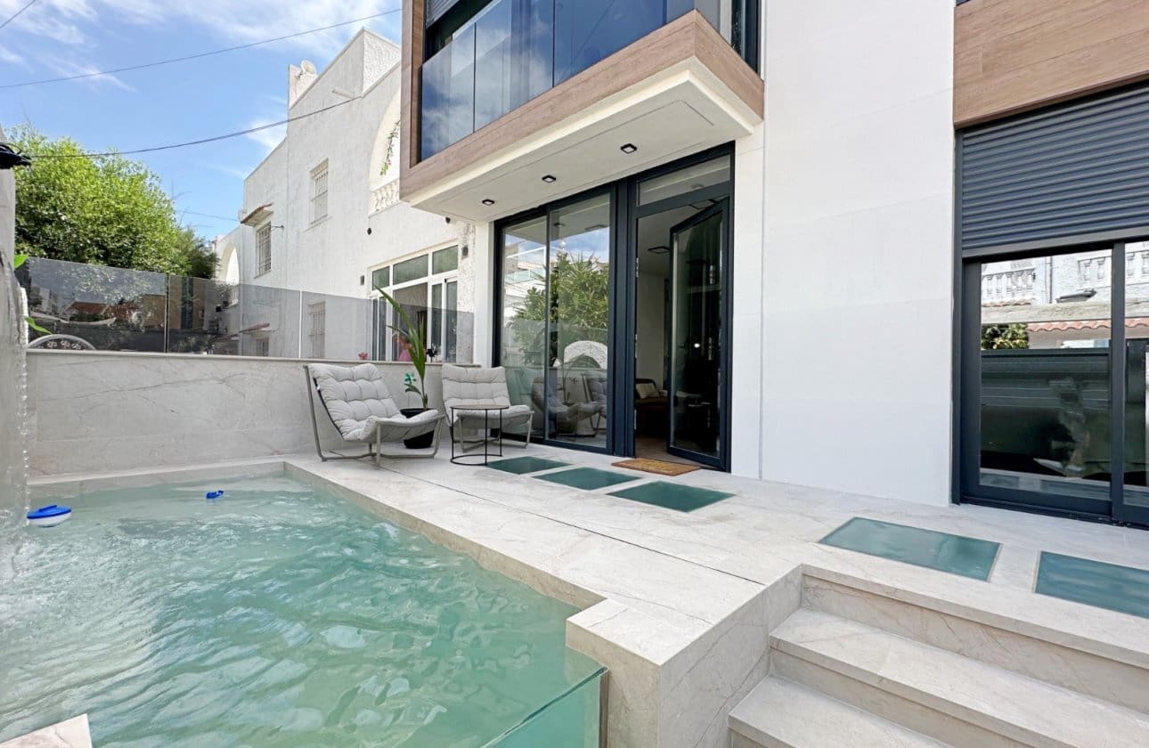 3 slaapkamer Huis te koop in Torrevieja met zwembad - € 539.000 (Ref: 10031574)