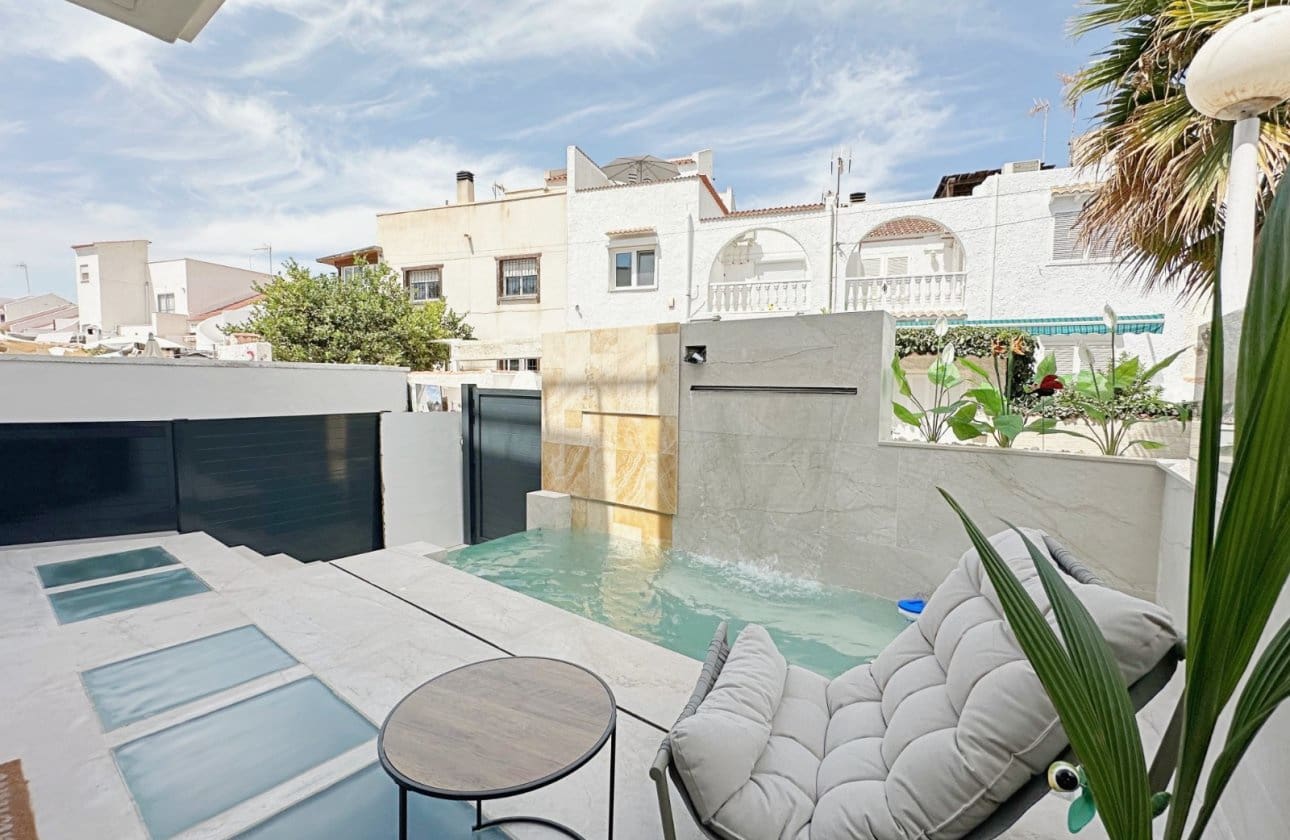3 slaapkamer Huis te koop in Torrevieja met zwembad - € 539.000 (Ref: 10031574)