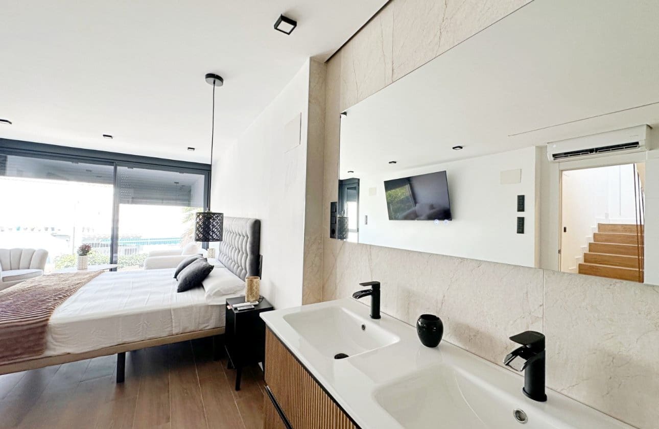 3 slaapkamer Huis te koop in Torrevieja met zwembad - € 539.000 (Ref: 10031574)