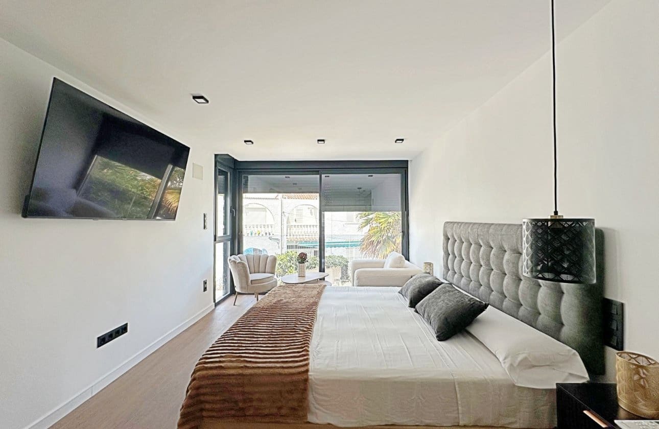 3 slaapkamer Huis te koop in Torrevieja met zwembad - € 539.000 (Ref: 10031574)