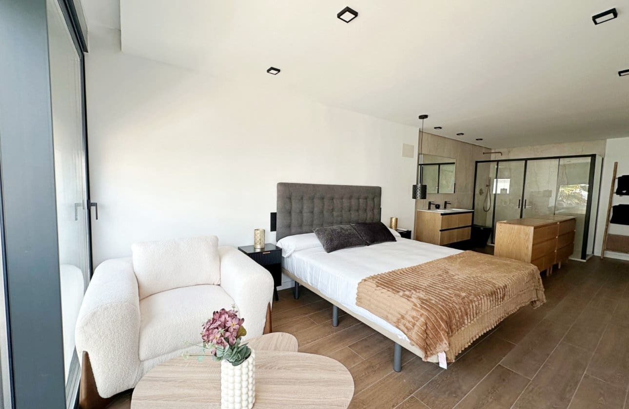 3 slaapkamer Huis te koop in Torrevieja met zwembad - € 539.000 (Ref: 10031574)