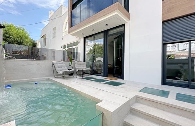 3 slaapkamer Huis te koop in Nueva Torrevieja, Torrevieja met zwembad - € 539.000 (Ref: 10031574)