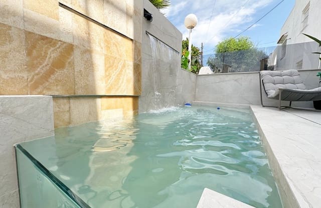 3 slaapkamer Huis te koop in Nueva Torrevieja, Torrevieja met zwembad - € 539.000 (Ref: 10031574)