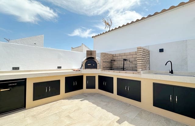 3 slaapkamer Huis te koop in Nueva Torrevieja, Torrevieja met zwembad - € 539.000 (Ref: 10031574)
