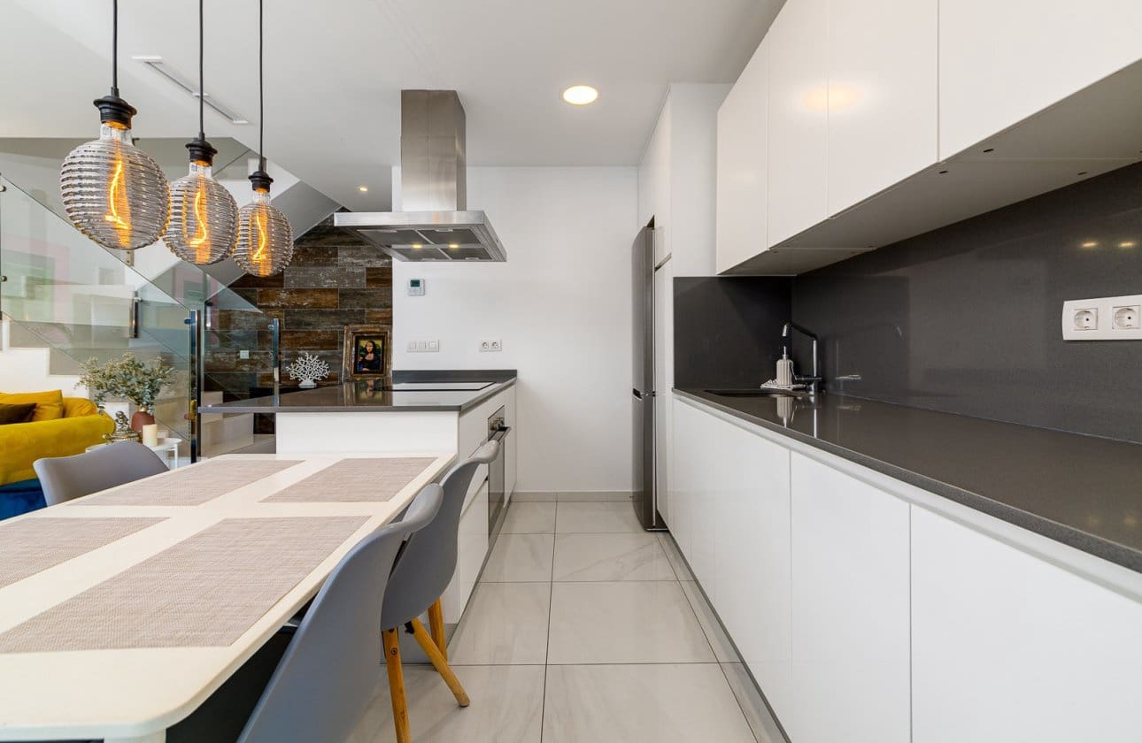 Casa de 3 habitaciones en Filipinas en venta con piscina - 325.000 € (Ref: 10031575)