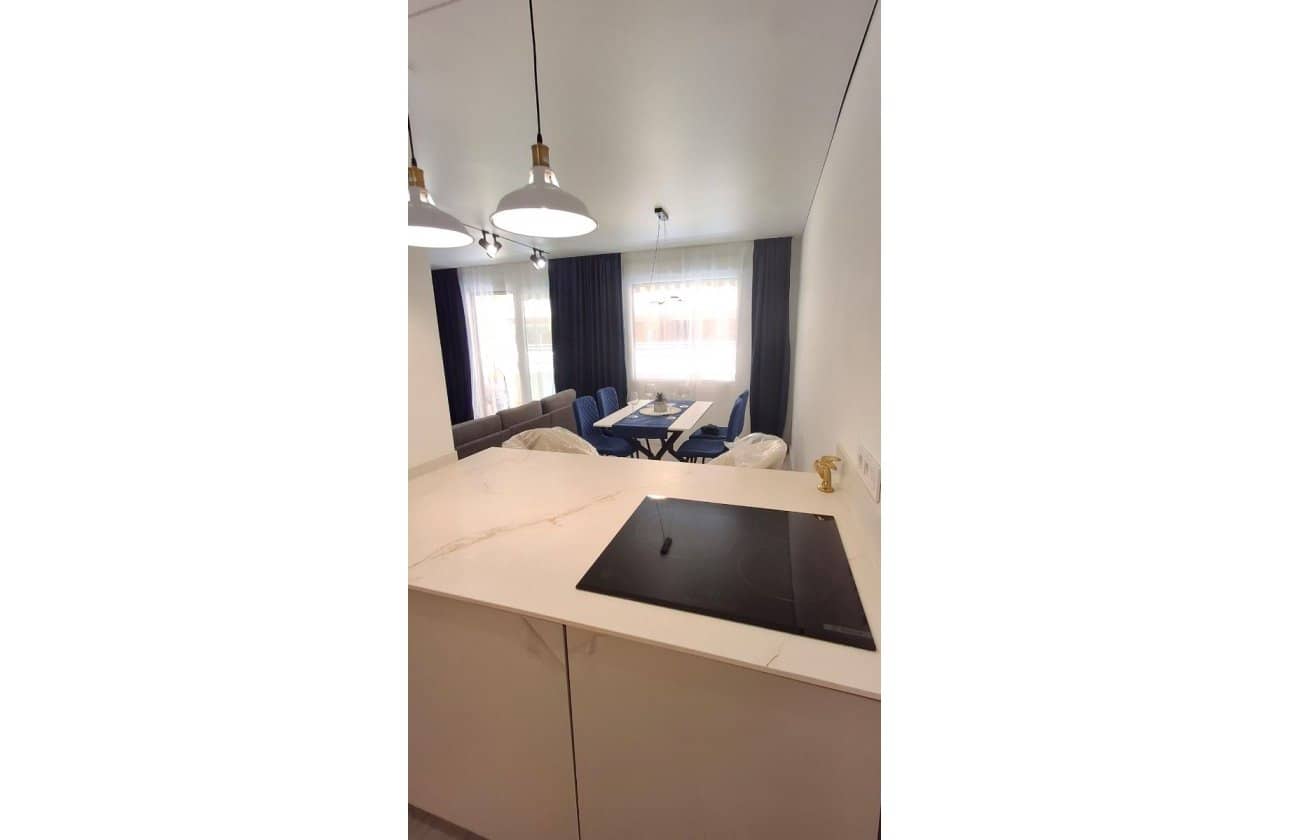 2 bedroom Beach Apartment for sale in Torrevieja - € 249,900 (Ref: 10031576)
