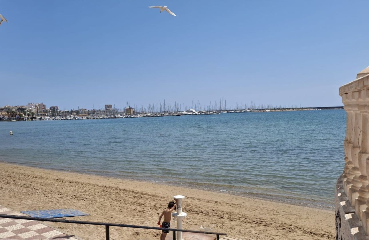 2 bedroom Beach Apartment for sale in Torrevieja - € 249,900 (Ref: 10031576)