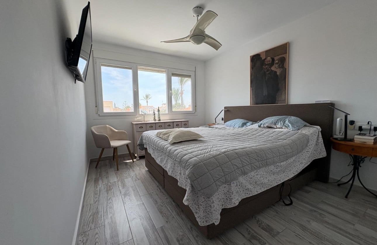 2 makuuhuone Huvila myytävänä paikassa La Siesta mukana uima-altaan 
autotalli - 465 000 € (Ref: 10043371)