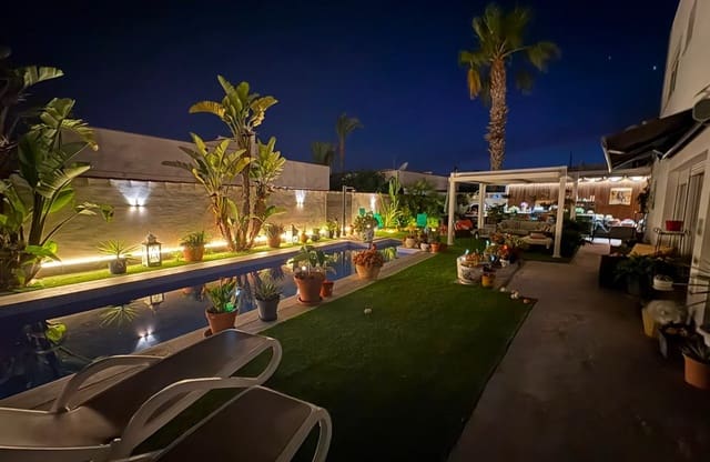 2 slaapkamer Villa te koop in La Siesta, Torrevieja met zwembad garage - € 465.000 (Ref: 10043371)
