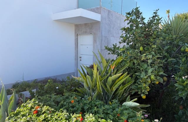 2 slaapkamer Villa te koop in La Siesta, Torrevieja met zwembad garage - € 465.000 (Ref: 10043371)