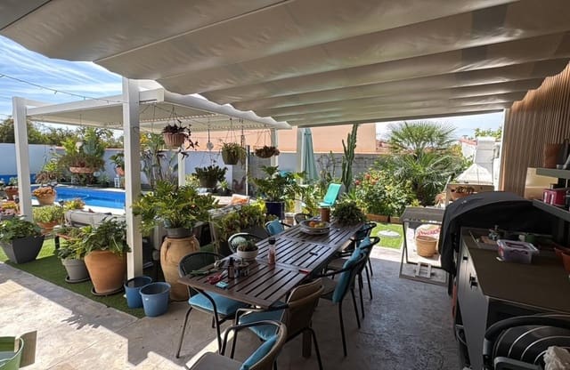 2 slaapkamer Villa te koop in La Siesta, Torrevieja met zwembad garage - € 465.000 (Ref: 10043371)