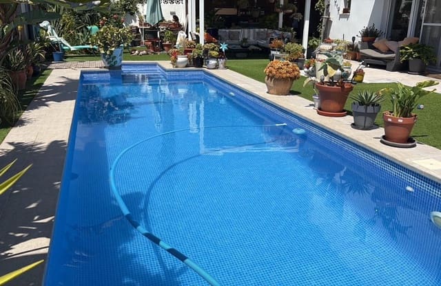 2 slaapkamer Villa te koop in La Siesta, Torrevieja met zwembad garage - € 465.000 (Ref: 10043371)