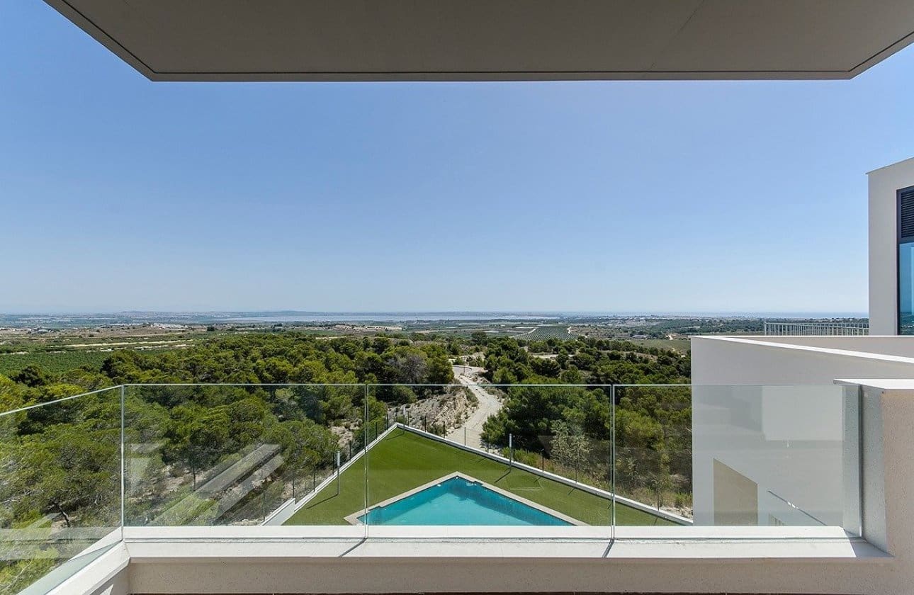 Bungalow de 3 habitaciones en San Miguel de Salinas en venta con piscina garaje - 425.000 € (Ref: 10043372)