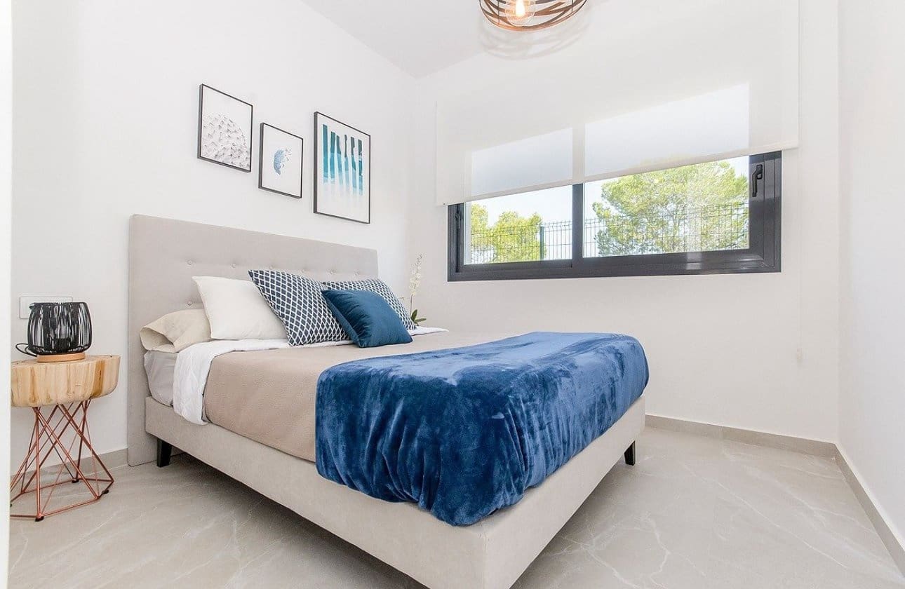 Bungalow de 3 habitaciones en San Miguel de Salinas en venta con piscina garaje - 425.000 € (Ref: 10043372)