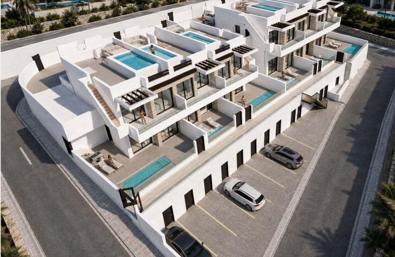 Bungalow de 3 habitaciones en San Miguel de Salinas en venta con piscina garaje - 425.000 € (Ref: 10043372)