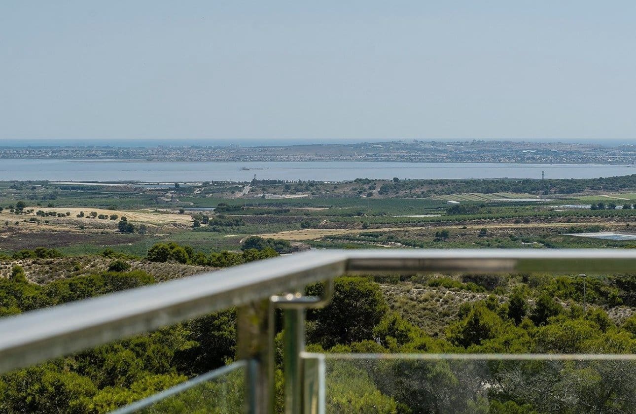 Bungalow de 3 habitaciones en San Miguel de Salinas en venta con piscina garaje - 425.000 € (Ref: 10043372)