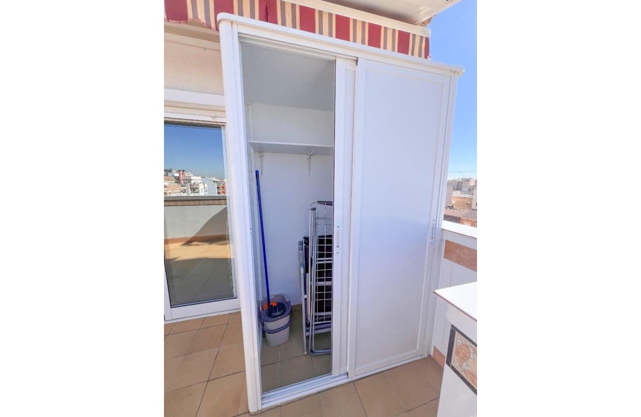 3 makuuhuone Kattohuoneisto myytävänä paikassa Torrevieja mukana 
autotalli - 265 000 € (Ref: 10043377)