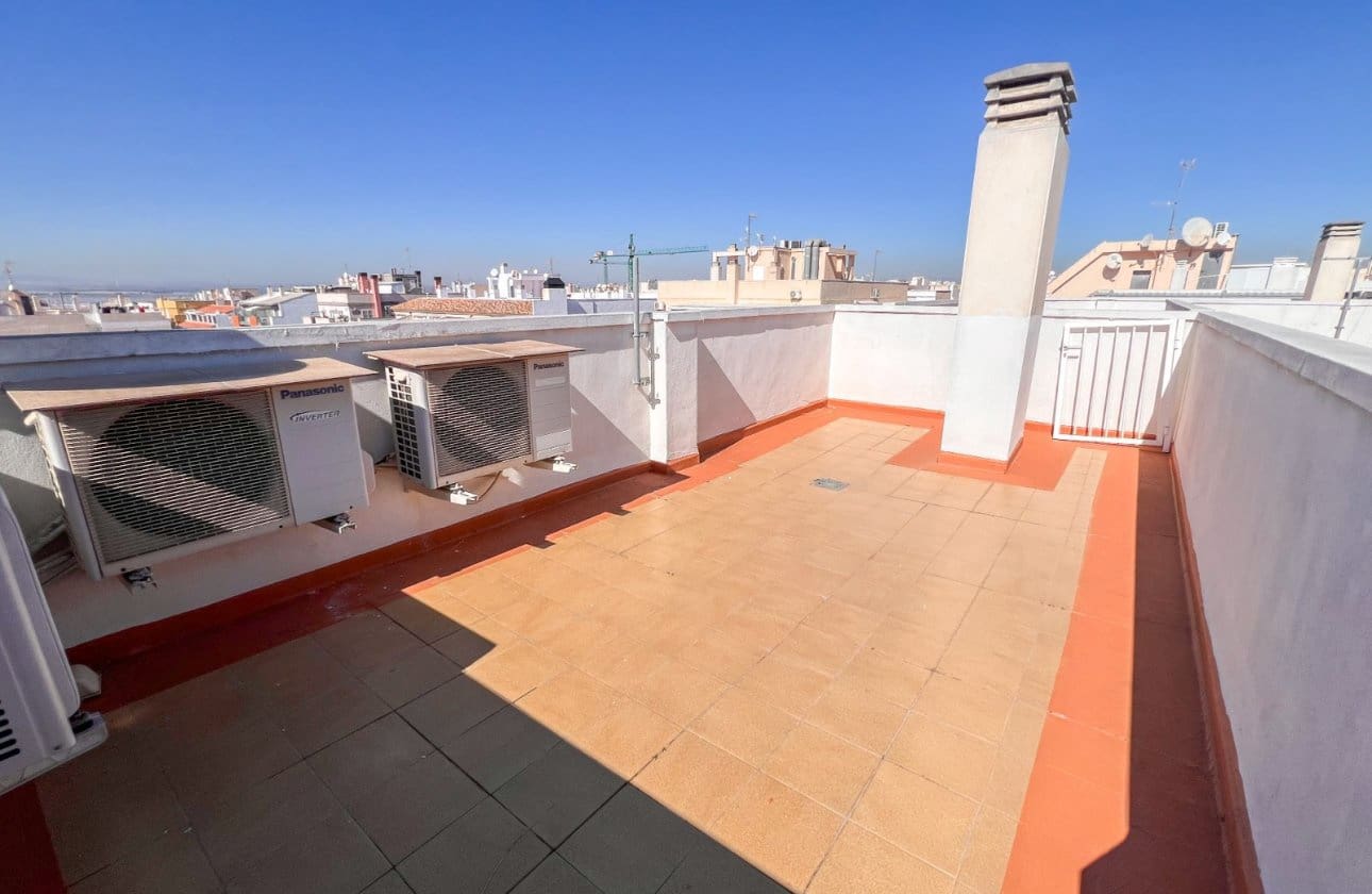 3 makuuhuone Kattohuoneisto myytävänä paikassa Torrevieja mukana 
autotalli - 265 000 € (Ref: 10043377)