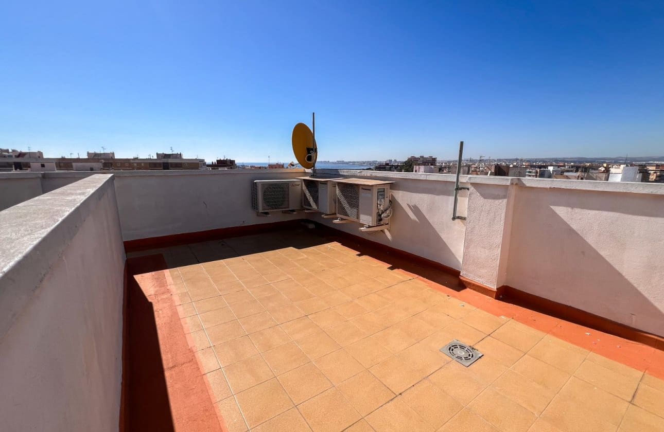3 makuuhuone Kattohuoneisto myytävänä paikassa Torrevieja mukana 
autotalli - 265 000 € (Ref: 10043377)