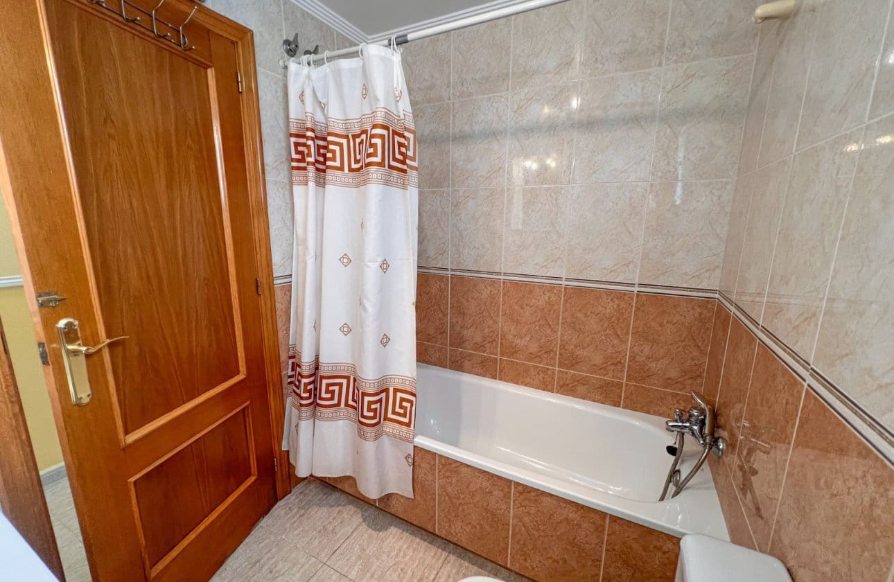 3 makuuhuone Kattohuoneisto myytävänä paikassa Torrevieja mukana 
autotalli - 265 000 € (Ref: 10043377)