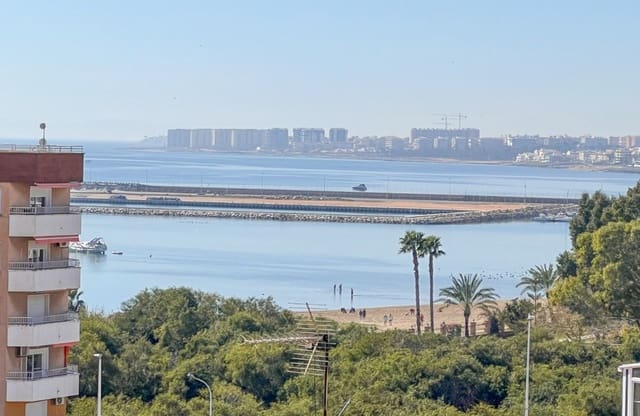 3 makuuhuone Kattohuoneisto myytävänä paikassa Puerto Deportivo, Torrevieja mukana 
autotalli - 265 000 € (Ref: 10043377)