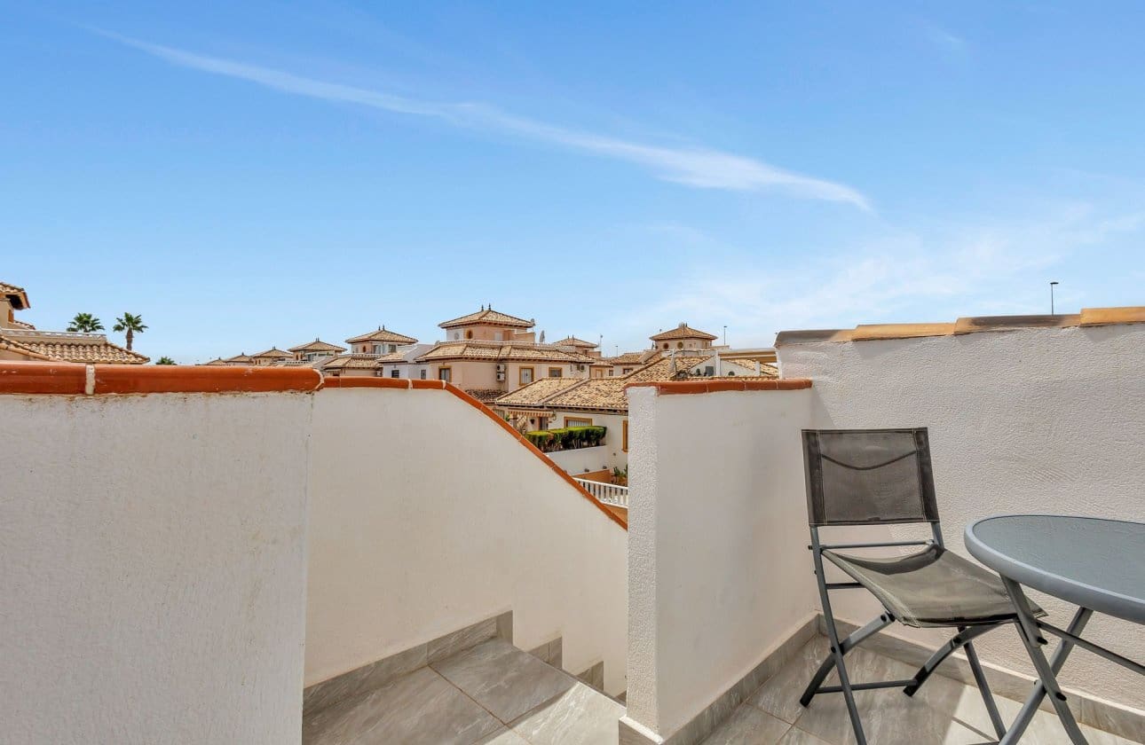 Apartamento de 2 habitaciones en Cabo Roig en venta con piscina garaje - 230.000 € (Ref: 10043378)