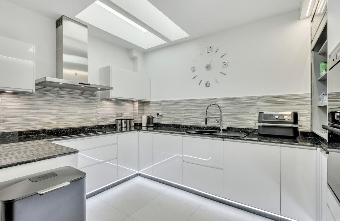 Apartamento de 2 habitaciones en Cabo Roig en venta con piscina garaje - 230.000 € (Ref: 10043378)