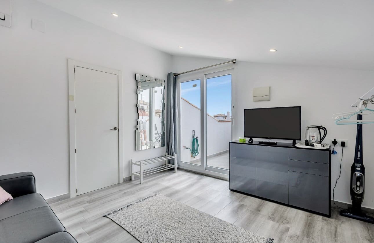 Apartamento de 2 habitaciones en Cabo Roig en venta con piscina garaje - 230.000 € (Ref: 10043378)