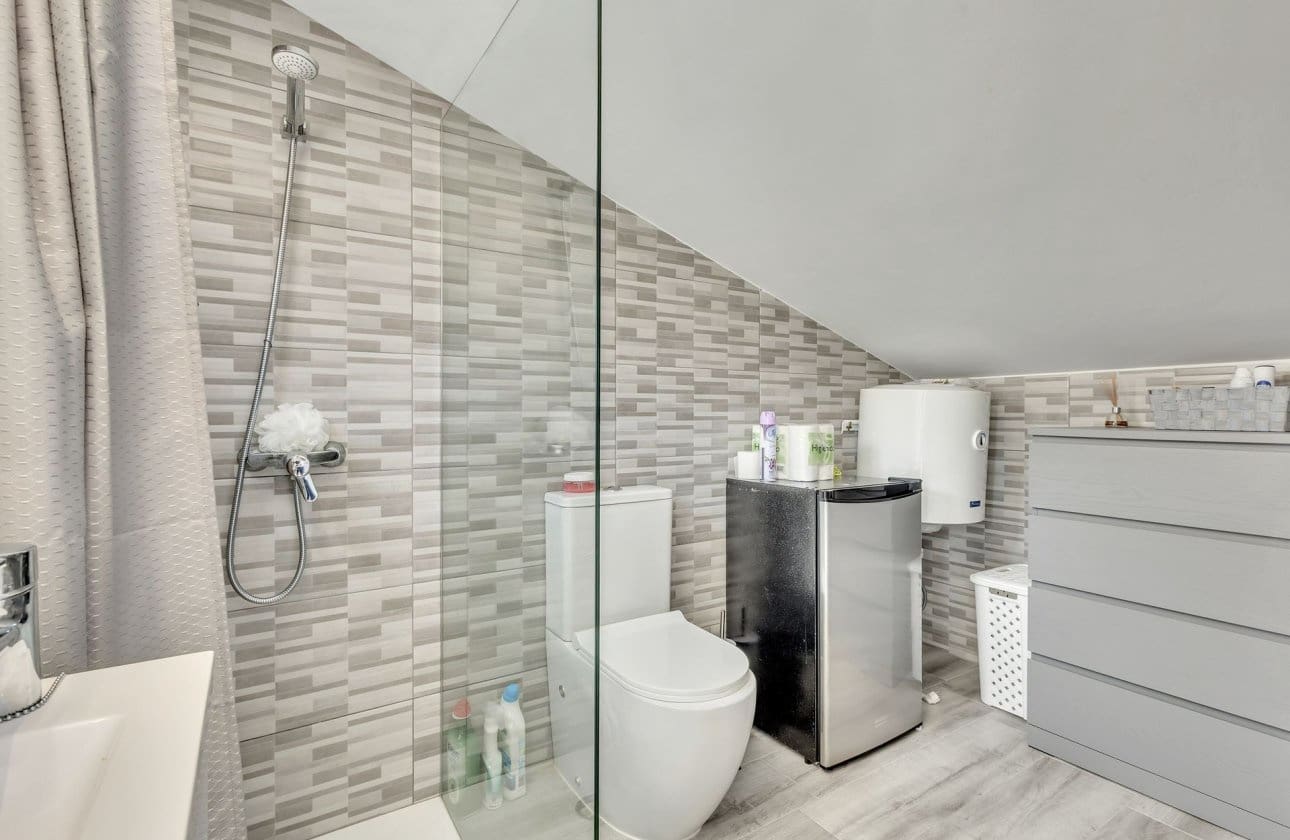 Apartamento de 2 habitaciones en Cabo Roig en venta con piscina garaje - 230.000 € (Ref: 10043378)