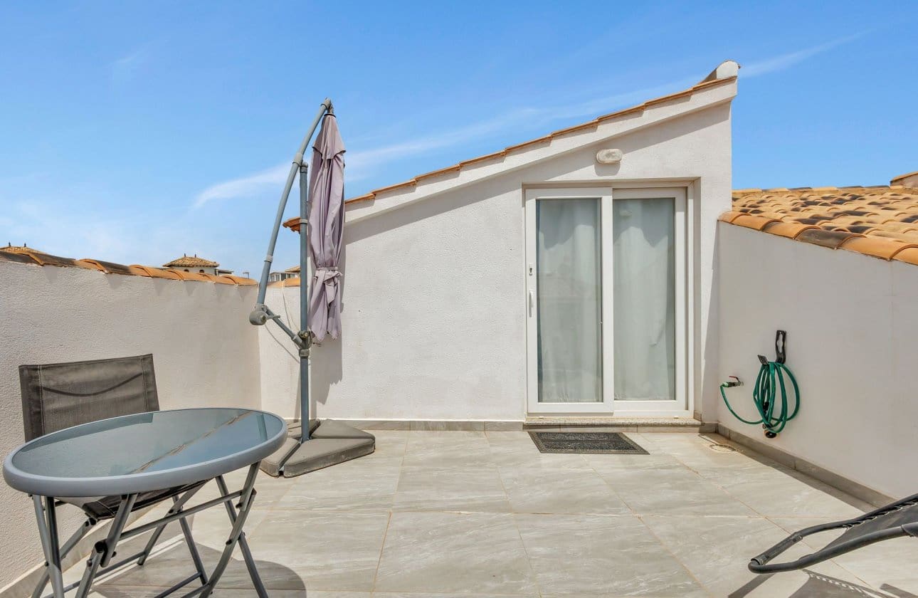 Apartamento de 2 habitaciones en Cabo Roig en venta con piscina garaje - 230.000 € (Ref: 10043378)